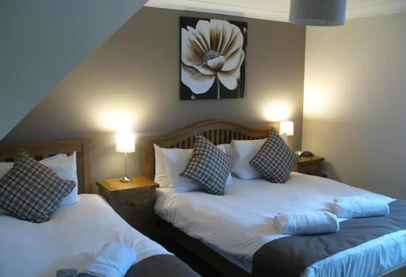 בית מלון כפרי The Chequers Inn