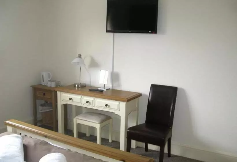 בית מלון כפרי The Chequers Inn