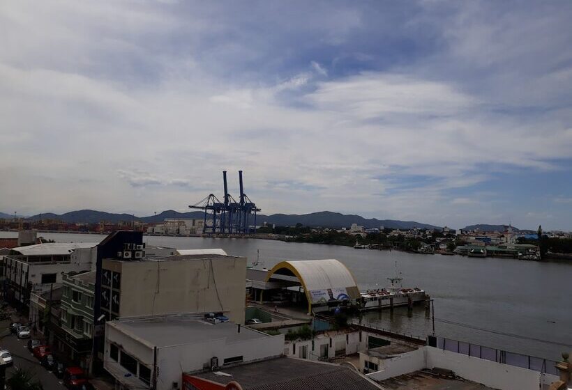 호텔 Valerim Itajai / Navegantes