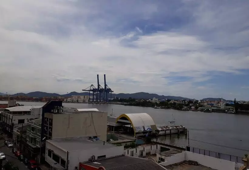Hotel Valerim Itajai / Navegantes