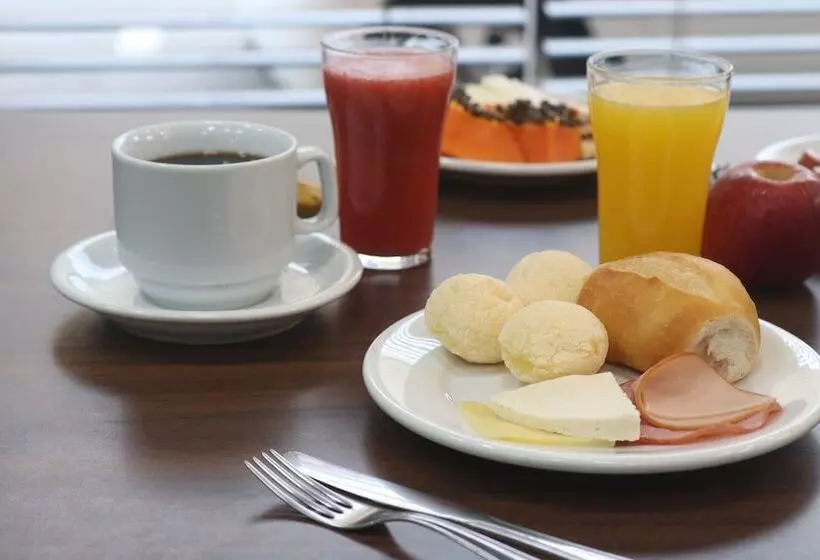 Hotel Valerim Itajai / Navegantes