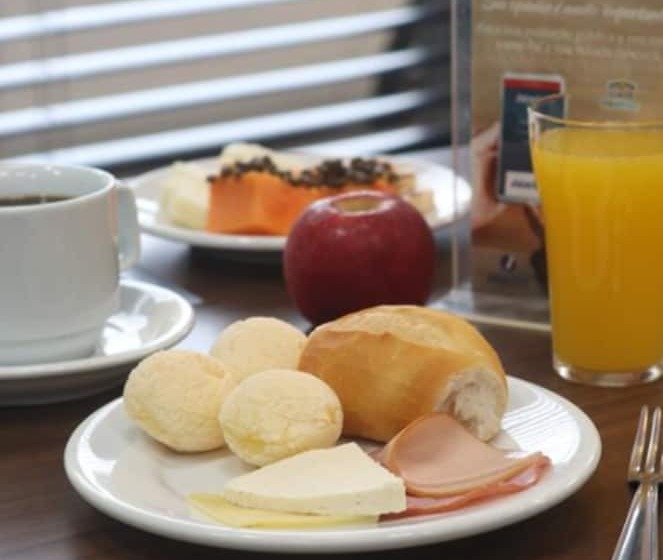 호텔 Valerim Itajai / Navegantes