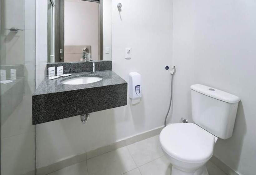 호텔 Valerim Itajai / Navegantes