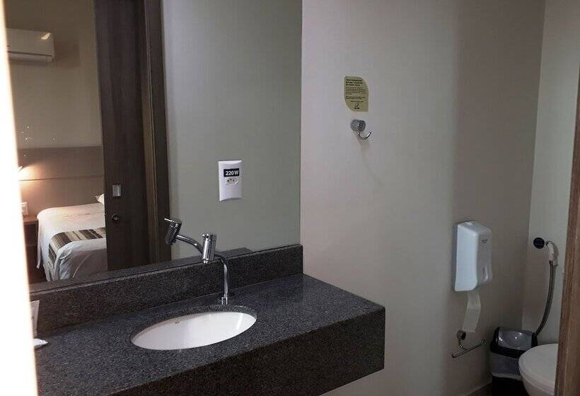 호텔 Valerim Itajai / Navegantes