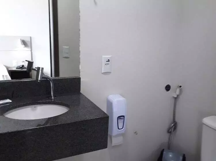 Hotel Valerim Itajai / Navegantes