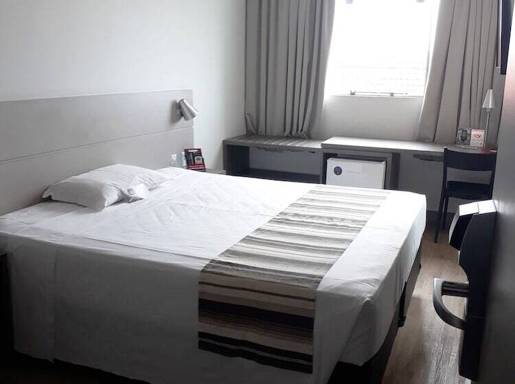 호텔 Valerim Itajai / Navegantes