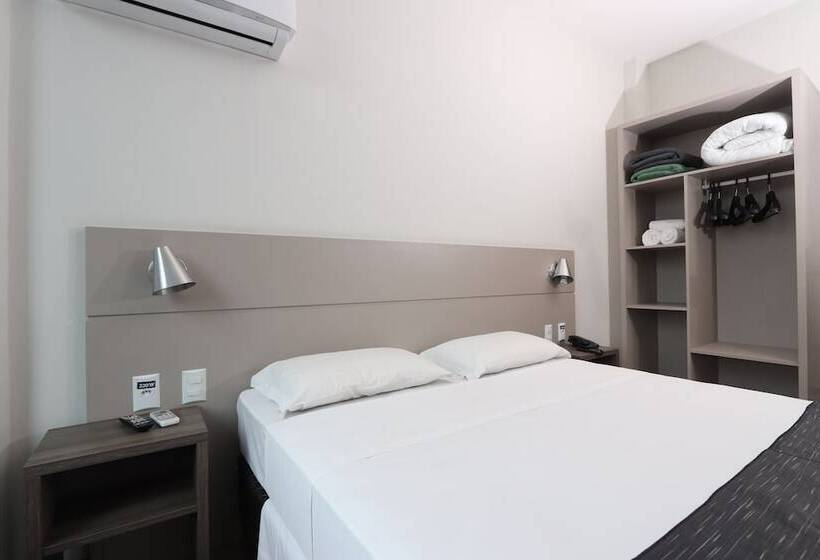 호텔 Valerim Itajai / Navegantes