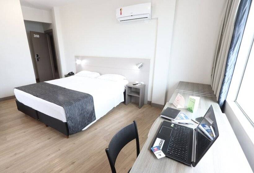 호텔 Valerim Itajai / Navegantes