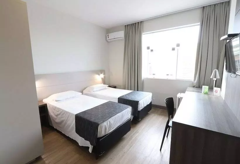 Hotel Valerim Itajai / Navegantes