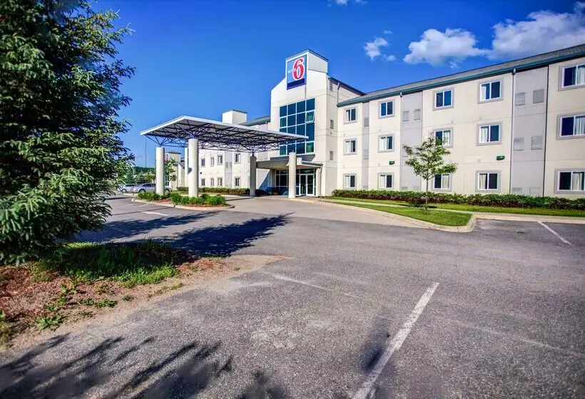 Motel 6huntsville, On