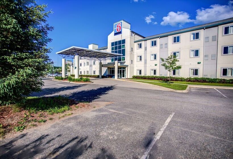 Motel 6huntsville, On