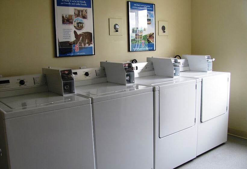 Motel 6huntsville, On