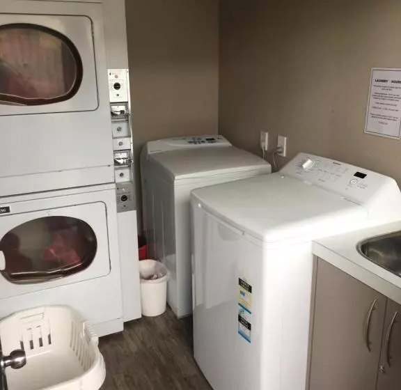 汽车旅馆  Lakefront Lodge