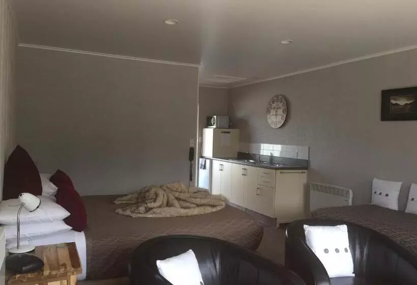 汽车旅馆  Lakefront Lodge