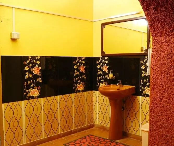 Residência Chiramel Residency