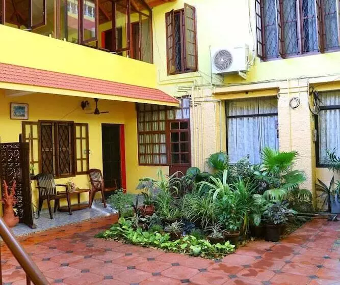 Residência Chiramel Residency