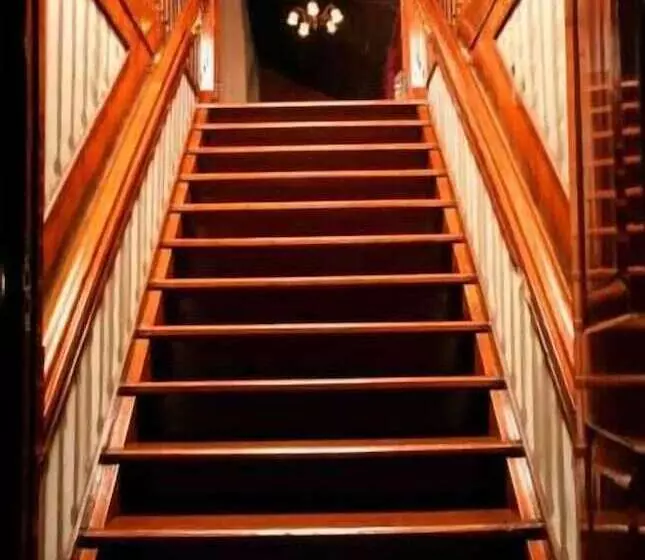 Residência Chiramel Residency