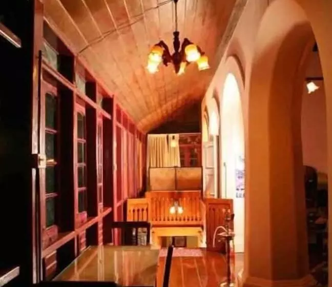 Residência Chiramel Residency