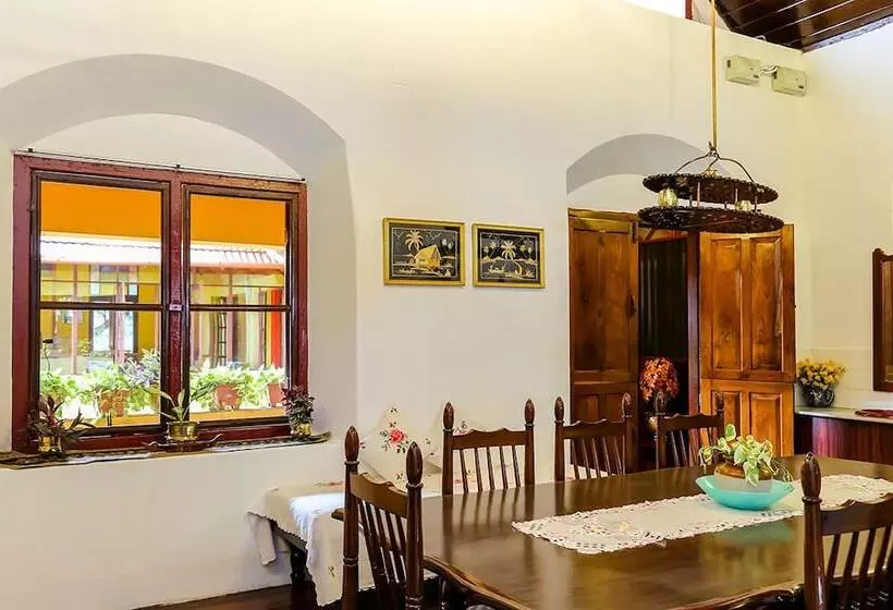 Residência Chiramel Residency