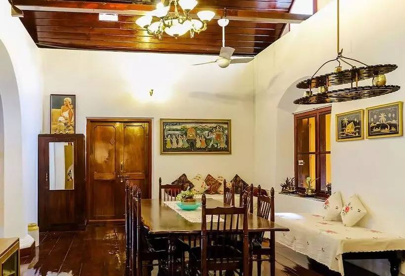 Residência Chiramel Residency