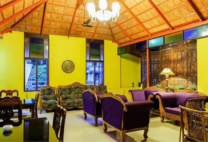 Residência Chiramel Residency