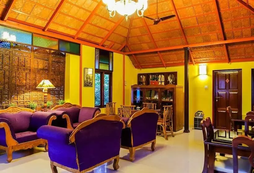 Residência Chiramel Residency