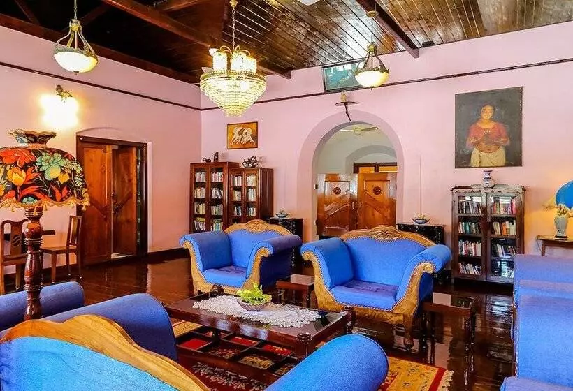 Residência Chiramel Residency