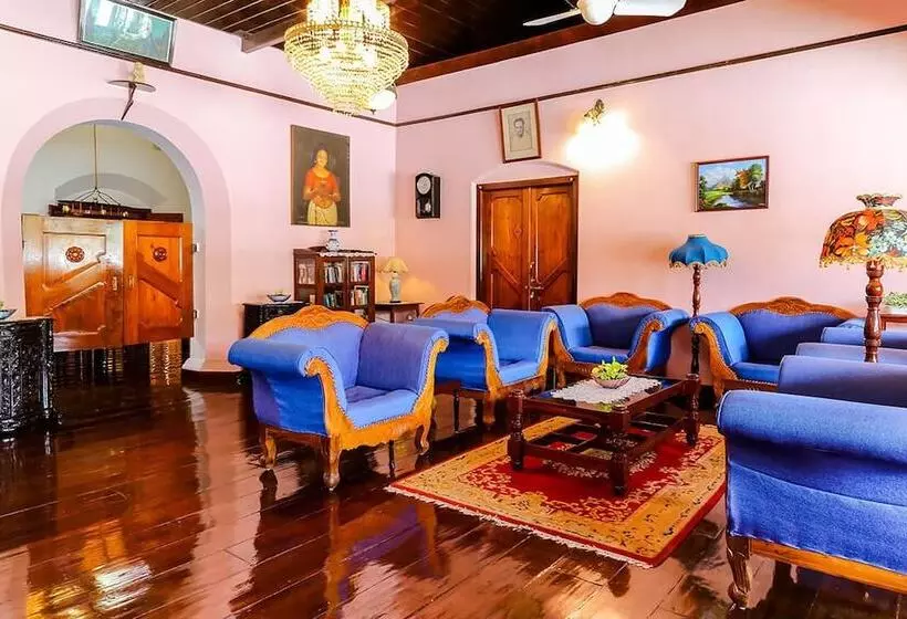 Residência Chiramel Residency