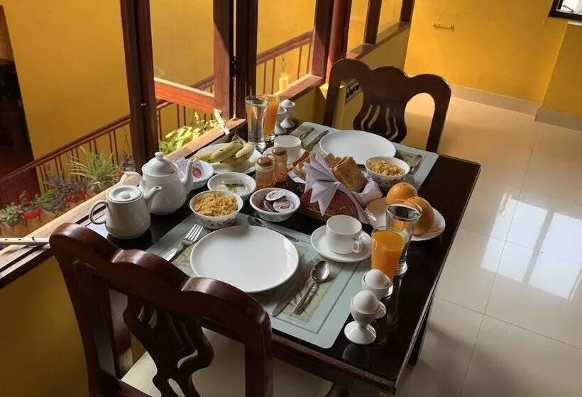 Residência Chiramel Residency