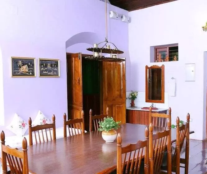 Residência Chiramel Residency