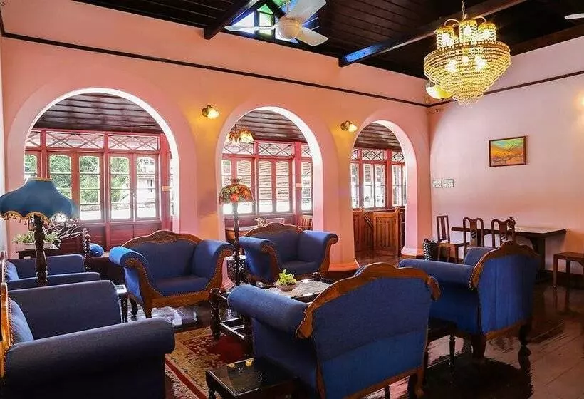 Residência Chiramel Residency