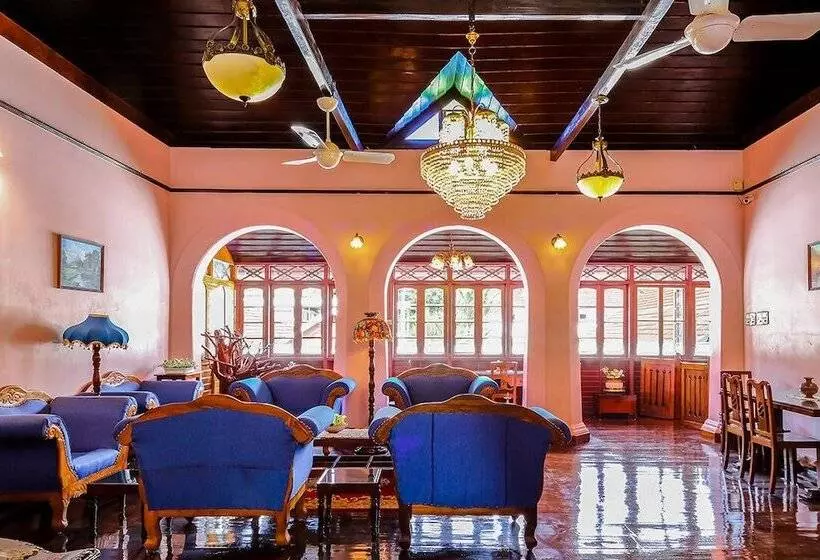 Residência Chiramel Residency