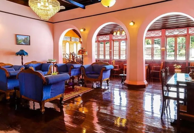 Residência Chiramel Residency