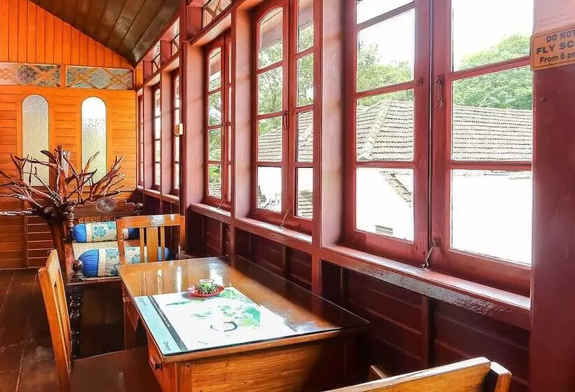 Residência Chiramel Residency