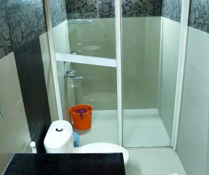 Residência Chiramel Residency