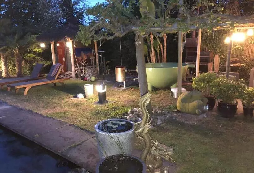 ベッドアンドブレックファースト Rumah Indo Garden