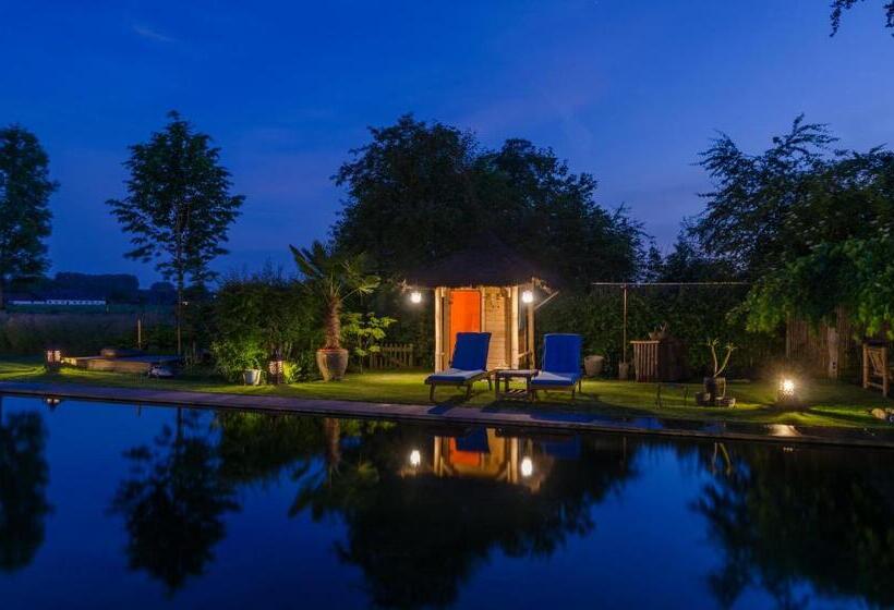 Bed and Breakfast Rumah Indo Garden