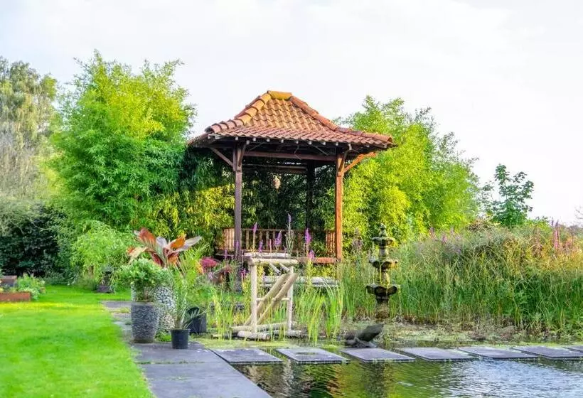 ベッドアンドブレックファースト Rumah Indo Garden