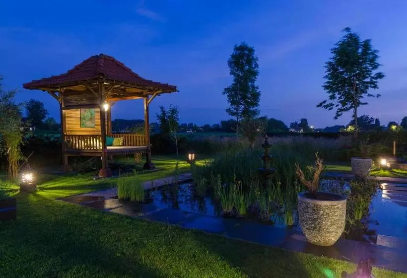 ベッドアンドブレックファースト Rumah Indo Garden