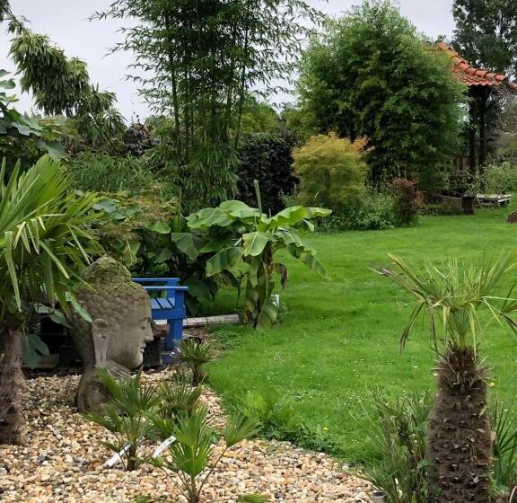 Bed and Breakfast Rumah Indo Garden