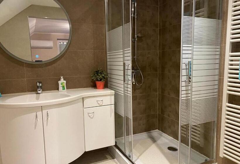 膳宿费 Maria Vendéghaz