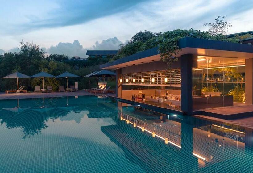 Doubletree By Hilton Weerawila Rajawarna Resort