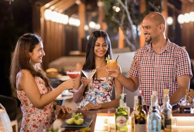 Doubletree By Hilton Weerawila Rajawarna Resort