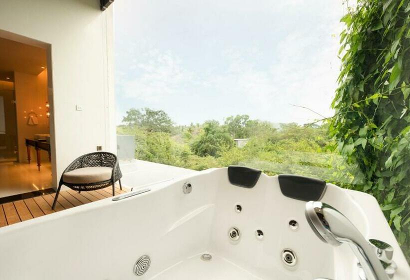 Doubletree By Hilton Weerawila Rajawarna Resort