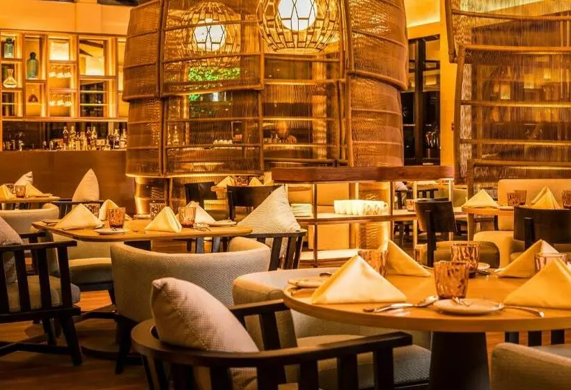 Doubletree By Hilton Weerawila Rajawarna Resort