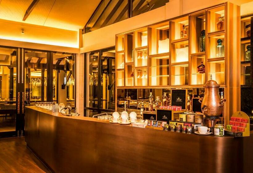 Doubletree By Hilton Weerawila Rajawarna Resort