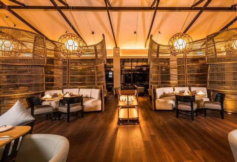 Doubletree By Hilton Weerawila Rajawarna Resort