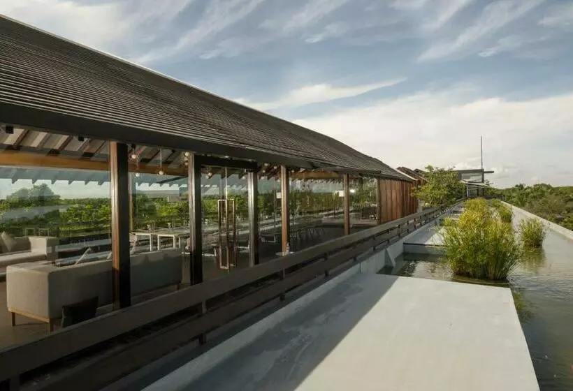 Doubletree By Hilton Weerawila Rajawarna Resort