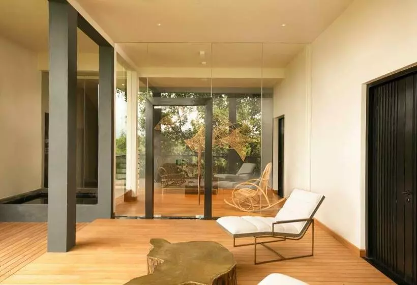 Doubletree By Hilton Weerawila Rajawarna Resort