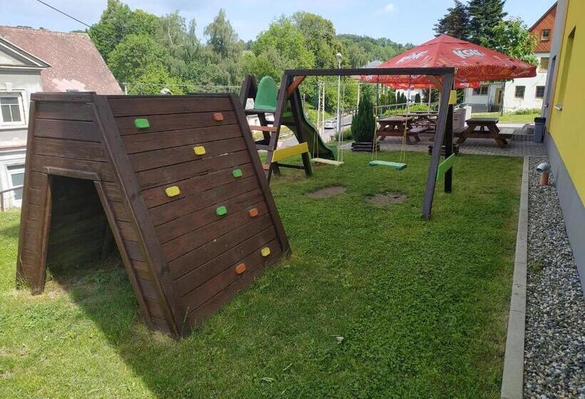 ホテル Centrum Pro Vzdělávání A Kulturu